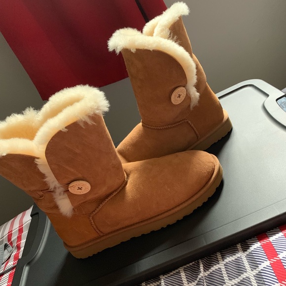 ugg’s - Picture 2 of 5